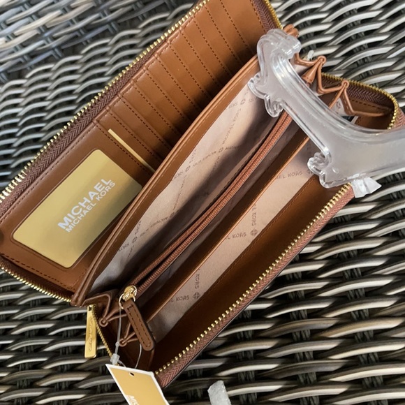 Michael Kors Jet Set Travel Large Travel CONTINENTAL Wristlet-Wallet - Picture 16 of 16